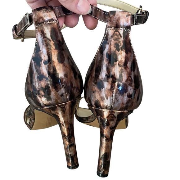 VINCE CAMUTO Ankle Strap Patent Leather Heels Leopard Print Size 7.5 Open Toe - Picture 8 of 13